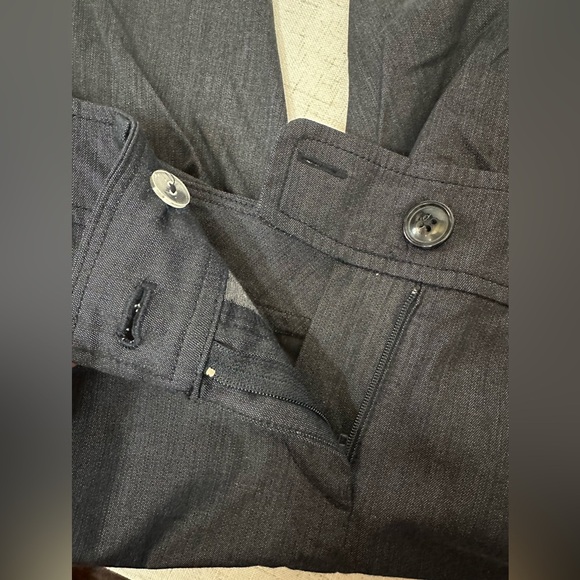 Ann Taylor Signature Shorts Womens Size 4 Dark Blue Lightweight Stretch Bermuda - Picture 2 of 7